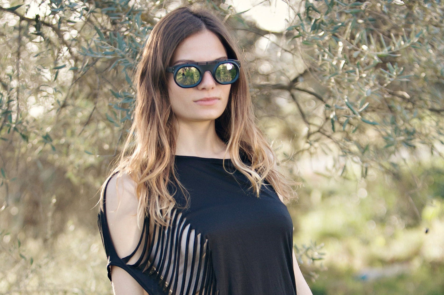 Women's Cut Out Sleeveless T-Shirt