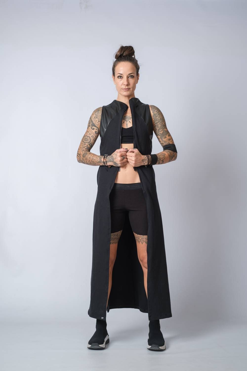 Elegant Black Sleeveless Midi Vest