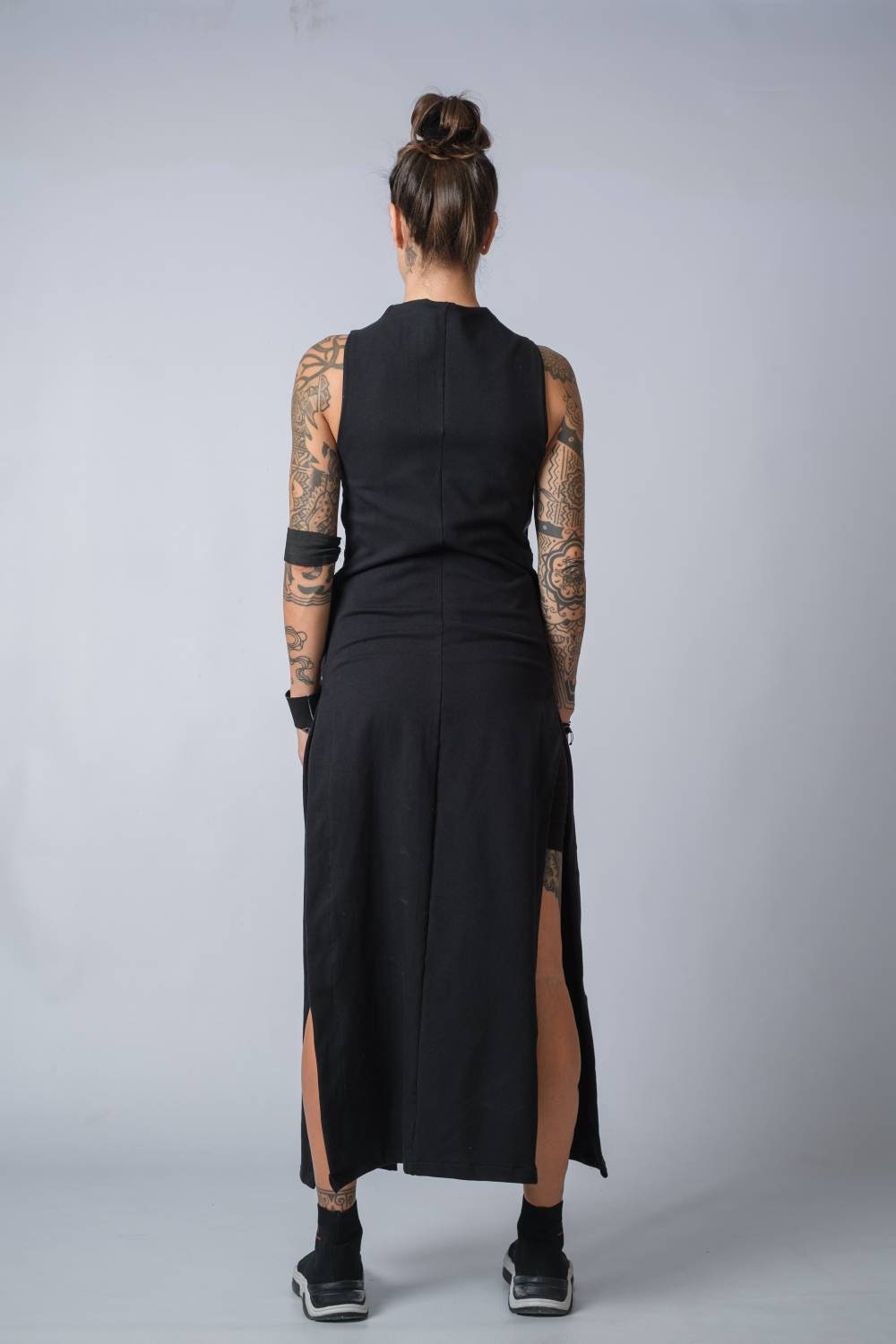 Elegant Black Sleeveless Midi Vest