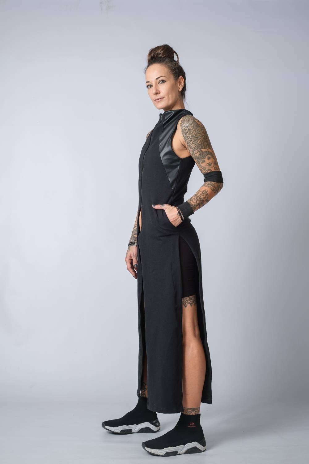 Elegant Black Sleeveless Midi Vest