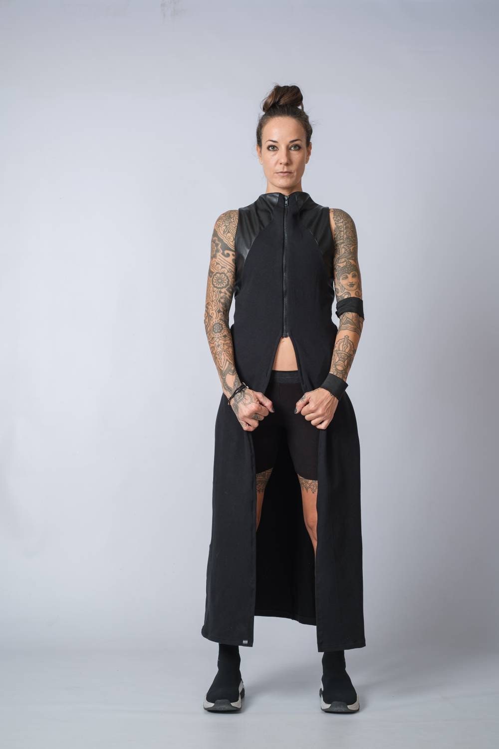 Elegant Black Sleeveless Midi Vest