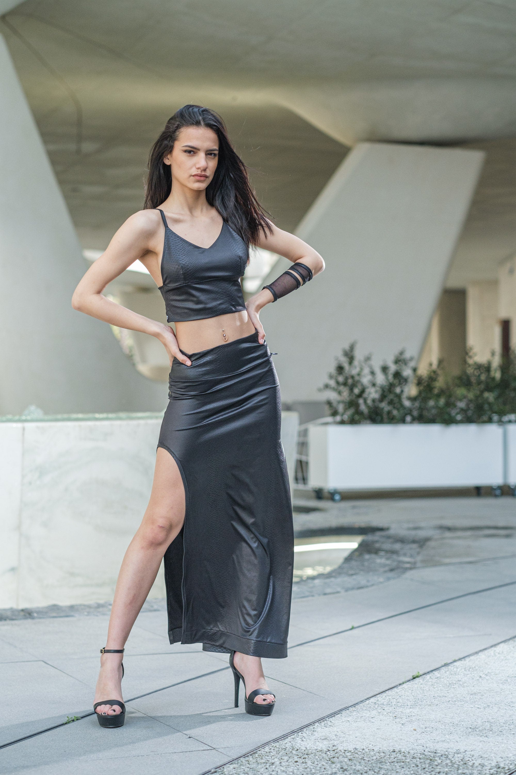 Backless Strappy Crop Top / Black Avant Garde Crop Top