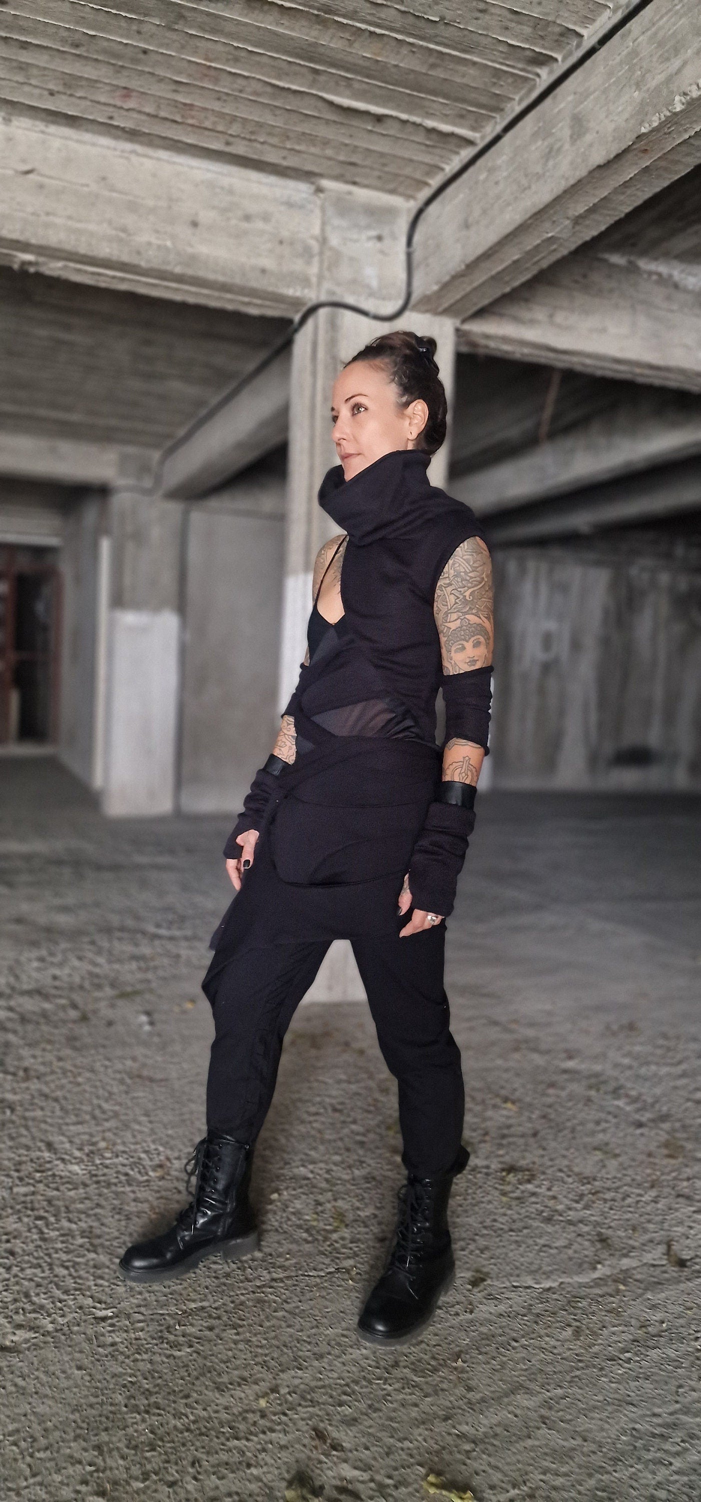 Women's Sleeveless Black Knitted High Collar Vest